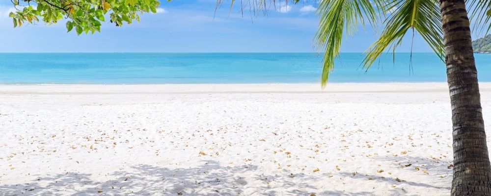 Où se trouvent les plages de sable blanc ?